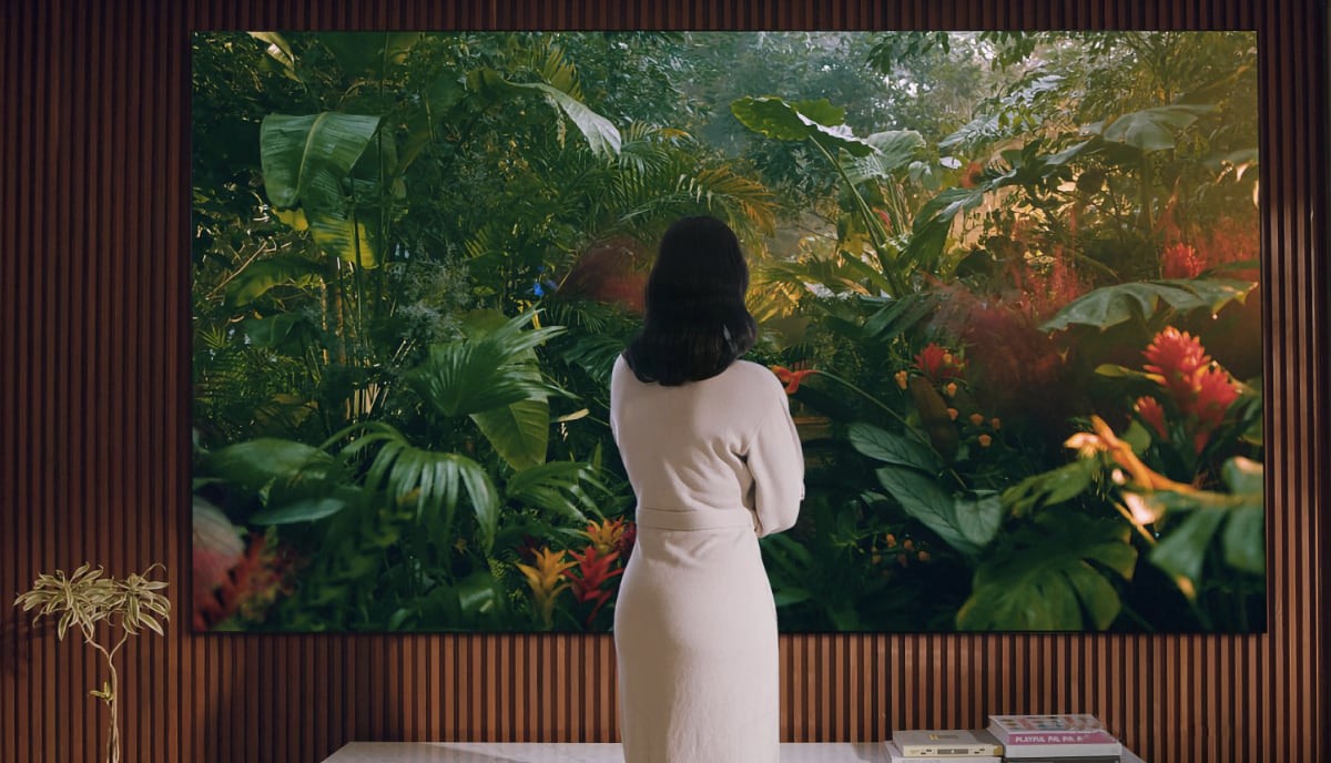 LG OLED evo Gallery Edition TV uses OLED evo technology, α (Alpha) 9 Gen5 AI processor and advanced picture algorithms to deliver true-to-life picture quality and a truly immersive, cinematic viewing experience.