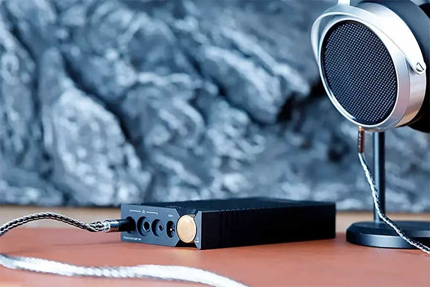 ONIX Mystic XP1 is capable of handling the most amplification-demanding over-ear headphones.
